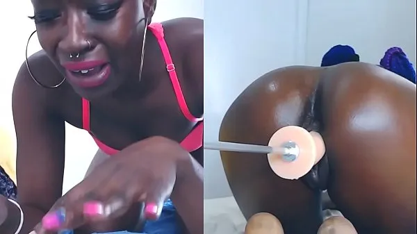 Populære Ebony cam girl squirts nye videoer