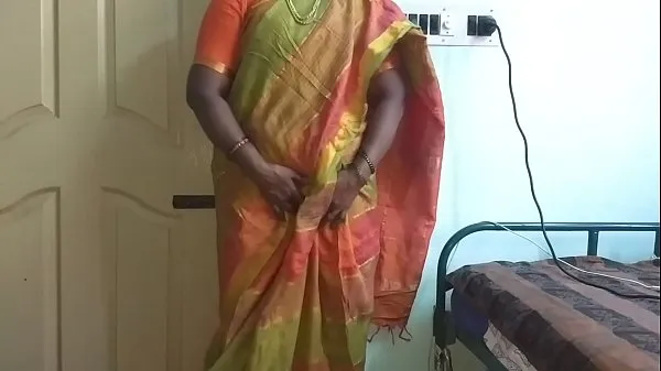 Gorące Indian desi maid to show her natural tits to home owner nowe filmy