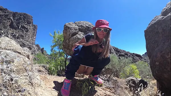 Video nóng PISS PISS TRAVEL - Young girl tourist peeing in the mountains Gran Canaria. Public Canarias mới