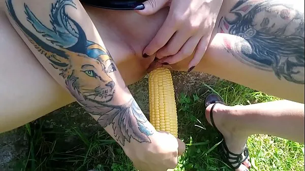 Hot Lucy Ravenblood fucking pussy with corn in public วิดีโอใหม่