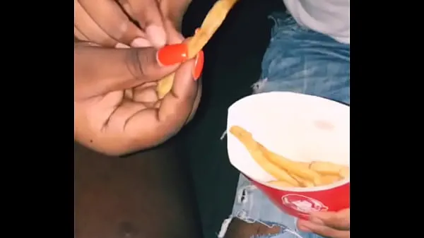 Yeni Videolar Lilmar Dips French Fry in a Fat Bitch Pussy Juice