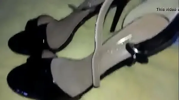 Populárne making fun of his wife's sandals nové videá