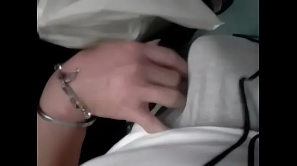 حار Incredible Groping Woman Touches dick in train مقاطع فيديو جديدة
