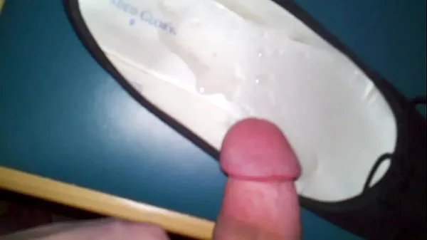 Hot Cumshot in Wifes Shoe Before She Wears Them to Work new Videos