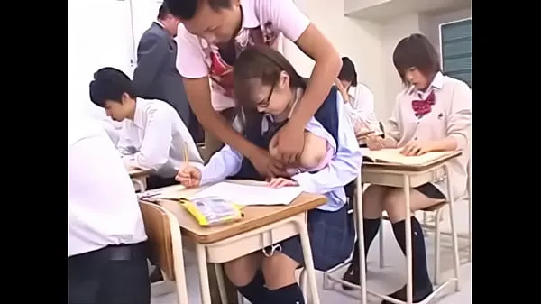 Vroči Students in class being fucked in front of the teacher | Full HDnovi videoposnetki