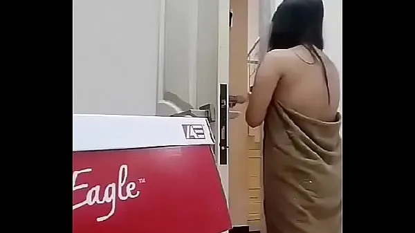 Eagle Boob Slip Show Delivery Guy Video baharu hangat