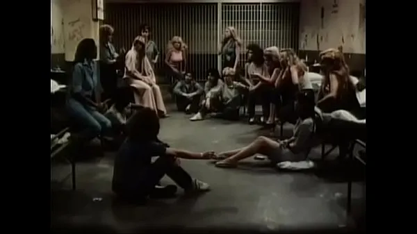 Vroči CHAINED HEAT I (1983novi videoposnetki