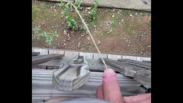 Kuumia Amateur Guy Pissing Off Porch In Public uutta videota