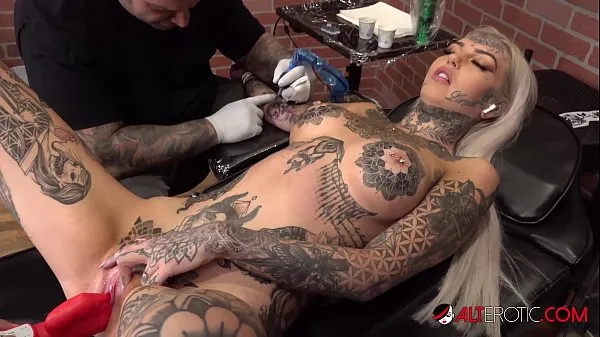 Hot Amber Luke masturbates while getting tattooed new Videos