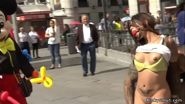 Hotte Spanish babe fucked in public sex shop nye videoer