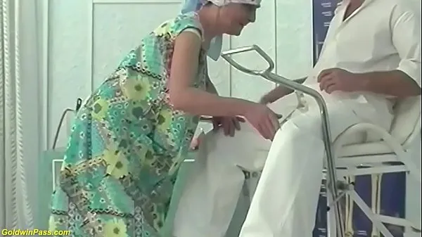 85 years old rough fisted by her doctor Video baharu hangat