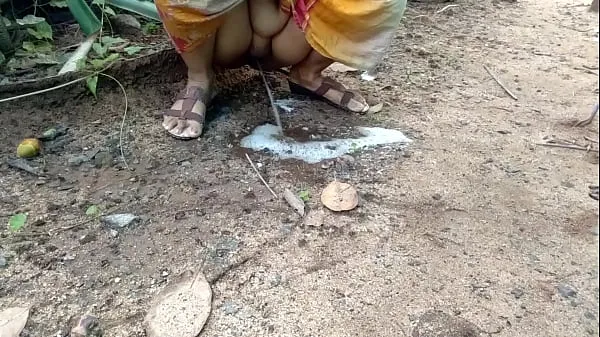 Hot desi aunt nature pissing must watch new Videos
