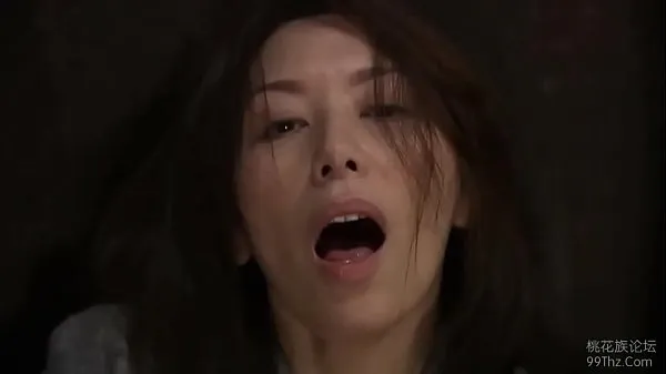 Gorące Japanese wife masturbating when catching two strangers nowe filmy