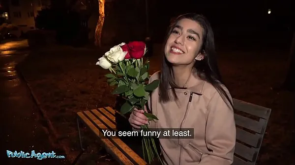 Populære Public Agent Aaeysha gets fucked on Valentines Day in a hotel room nye videoer