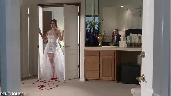 حار Hot bride makes her man happy مقاطع فيديو جديدة