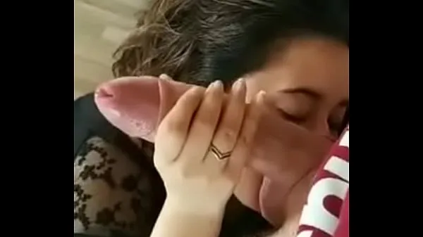 Népszerű Amateur girl sucks his balls and his huge cock új videó