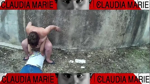 Hotte The fat woman is very hot and her pussy drips in an alley. Sex in public makes her very horny nye videoer