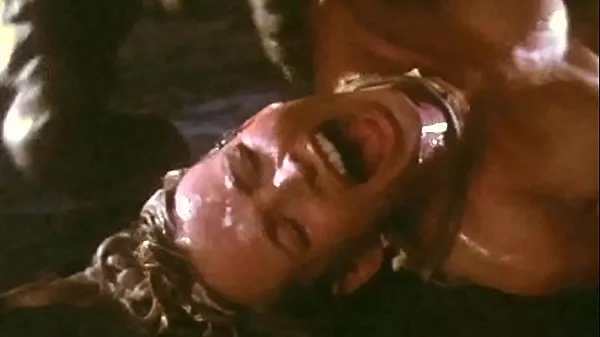 Worm Sex Scene From The Movie Galaxy Of Terror : The giant worm loved and impregnated the female officer of the spaceship Video baru yang populer