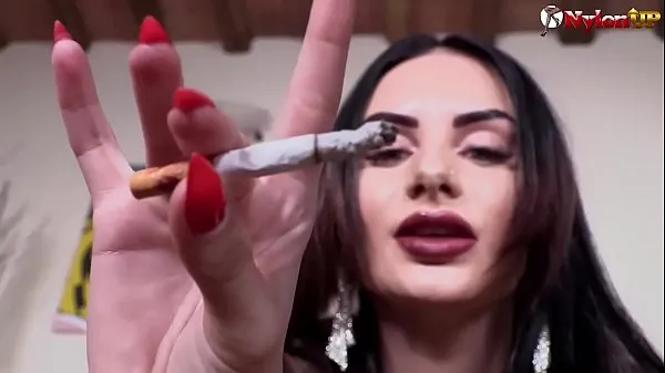 Hot Goddess Ambra orgasm control while smoking a cigarette วิดีโอใหม่