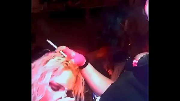 Populære Mia giving Chloe a smokin Blowjob nye videoer