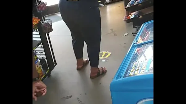 Hot Yellowbone MILF I Wanted to Pull her SweatPants off in the middle of Dollar General new Videos