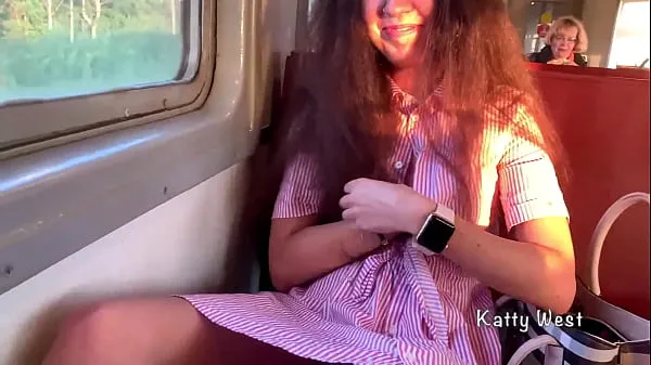 Yeni Videolar the girl 18 yo showed her panties on the train and jerked off a dick to a stranger in public