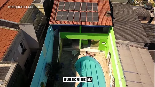 حار Incredible video of DRONE in São Paulo that catches couple fucking by the pool مقاطع فيديو جديدة