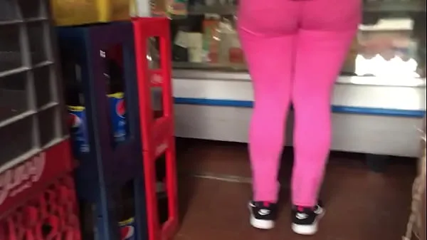 Big ass mature in pink leggings Video baru yang populer