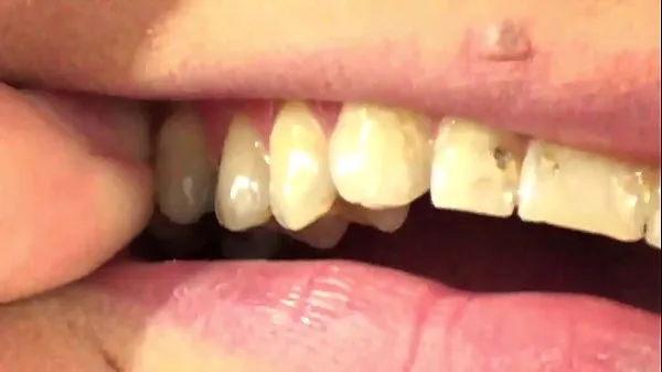 Καυτά Mouth Vore Close Up Of Fifi Foxx Eating Gummy Bears νέα βίντεο