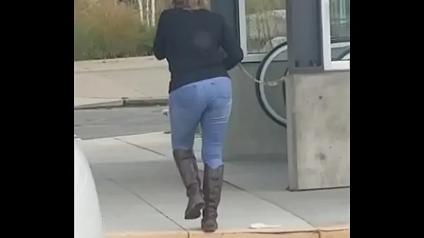 Hot A fan sighting of GILF sex star MarieRocks in a parking lot วิดีโอใหม่