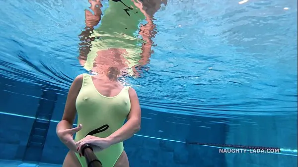 Hot My transparent when wet one piece swimwear in public pool วิดีโอใหม่