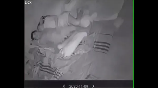 Vroči Spying on the bedroomnovi videoposnetki