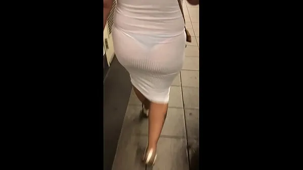 Hotte Wife in see through white dress walking around for everyone to see nye videoer