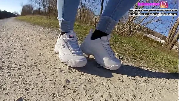 Video nóng Nylon feet Pretty Sexy Fila Disruptor Shoeplay Nylon feet and Crush Trample girl plays with her sweaty Fila sneakers and shows her stinky wet nylons sweaty, stinky Fila mới