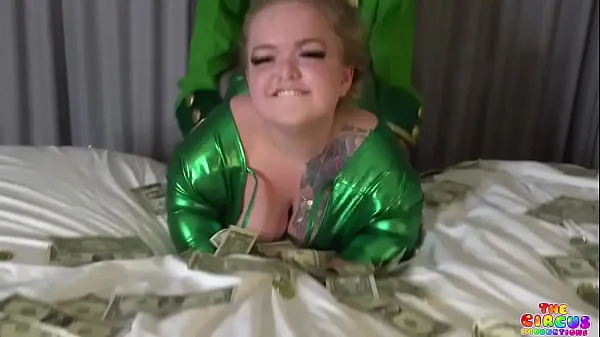 Hotte Fucking a Leprechaun on Saint Patrick’s day nye videoer