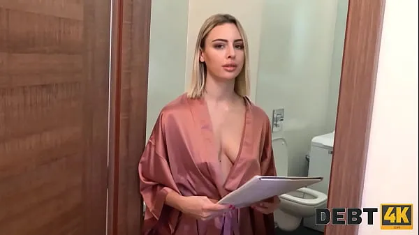 Hotte DEBT4k. Debt collector breaks into the house and fucks the blonde charmer nye videoer