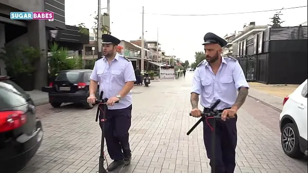SUGARBABESTV : GREEK POLICE THREESOME PARODY Video baru yang populer