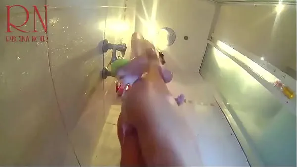 Hot Voyeur camera in the shower. A young nude girl in the shower is washed with soap วิดีโอใหม่