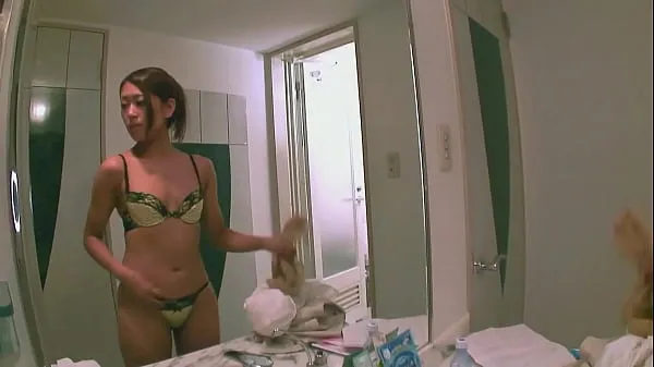 Vroči Cute japanese girl fucked in a sleazy hotel by a hairy dick, complete uncensored 1h movie JAVnovi videoposnetki