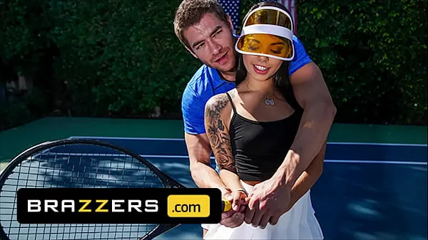 Hot Xander Corvus) Massages (Gina Valentinas) Foot To Ease Her Pain They End Up Fucking - Brazzers new Videos