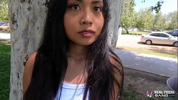حار Real Teens - Chesty Asian Luna Mills Does Her First Porn Casting مقاطع فيديو جديدة