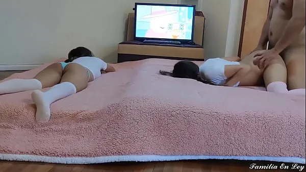 Hot My Stepdaughter and her Delicious Friend watching Cartoons วิดีโอใหม่