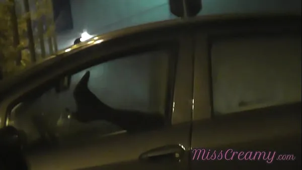 Sharing my slut wife with a stranger in car in front of voyeurs in a public parking lot - MissCreamy Video baharu hangat