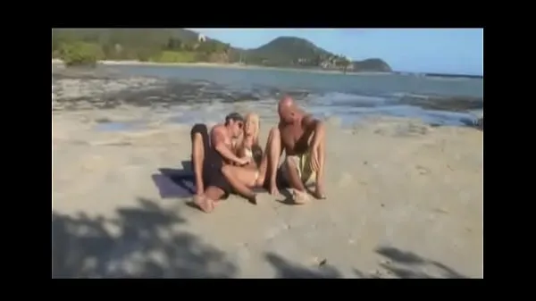Népszerű Gorgeous blonde DP fuck on the beach új videó