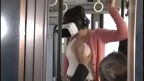 Cute Asian Gets Fucked On The Bus Wearing VR Glasses 1 (har-064 Video baru yang populer