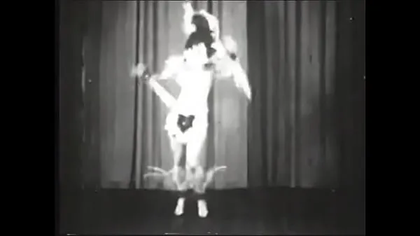 Old retro dance with striptease elements Video baru yang populer