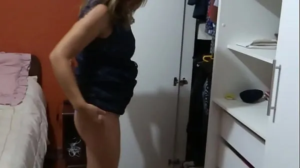 Népszerű My wife dresses to go to the party and comes home to her boss to fuck új videó
