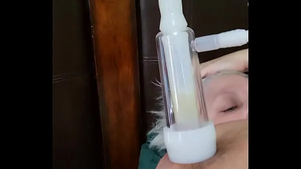 Yeni Videolar Milk Pumping From The Fake Udders Of Claudia Marie