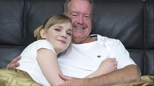 Hotte Sexy blonde bends over to get fucked by grandpa big cock nye videoer