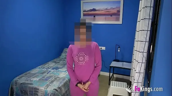 Vroči Innocent teen babe films her roommate banging a dude... IN FRONT OF HERnovi videoposnetki